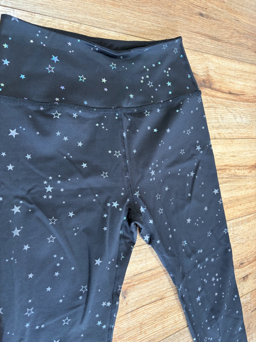 Beyond Yoga Tossed Star High-Waisted Midi Leggings - Picture 5 of 8